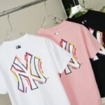New Era MLB New York Yankees Tint Brush Light Cream Short Sleeve T-Shirt