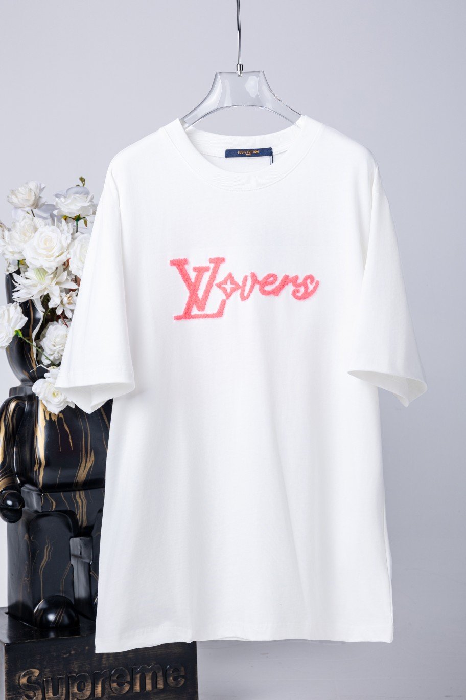 13391778676037104 LOUIS VUITTON LV Vers Embellished Short-sleeved T-shirt