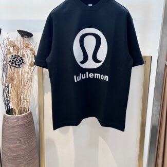Lululemon Women's Short Sleeve T-Shirt